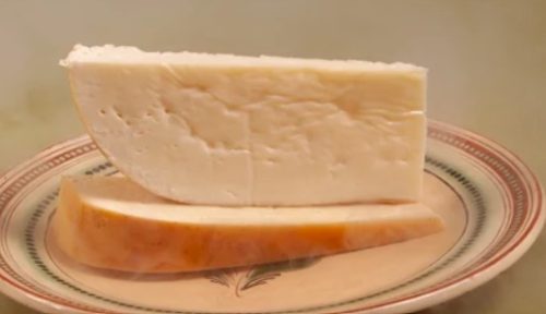 Érlelt félkemény sajt, füstölt, bio, Virágoskút (darabolt, 25-40 dkg/db) - 1 kg